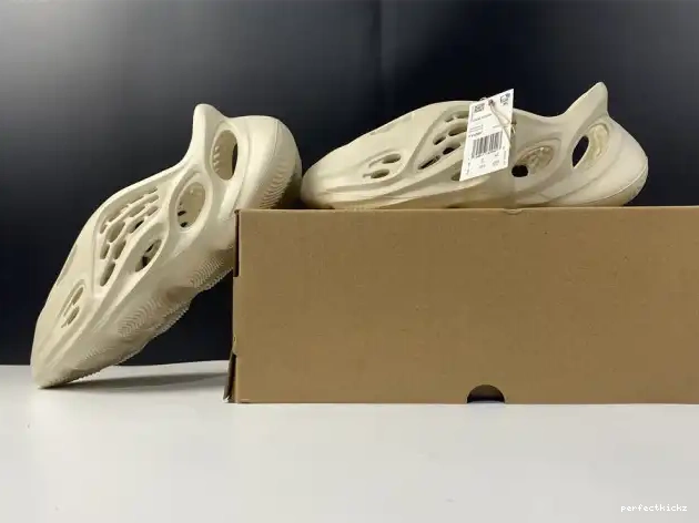 Foam RNNR FY4567 Sand Adidas Yeezy 0508